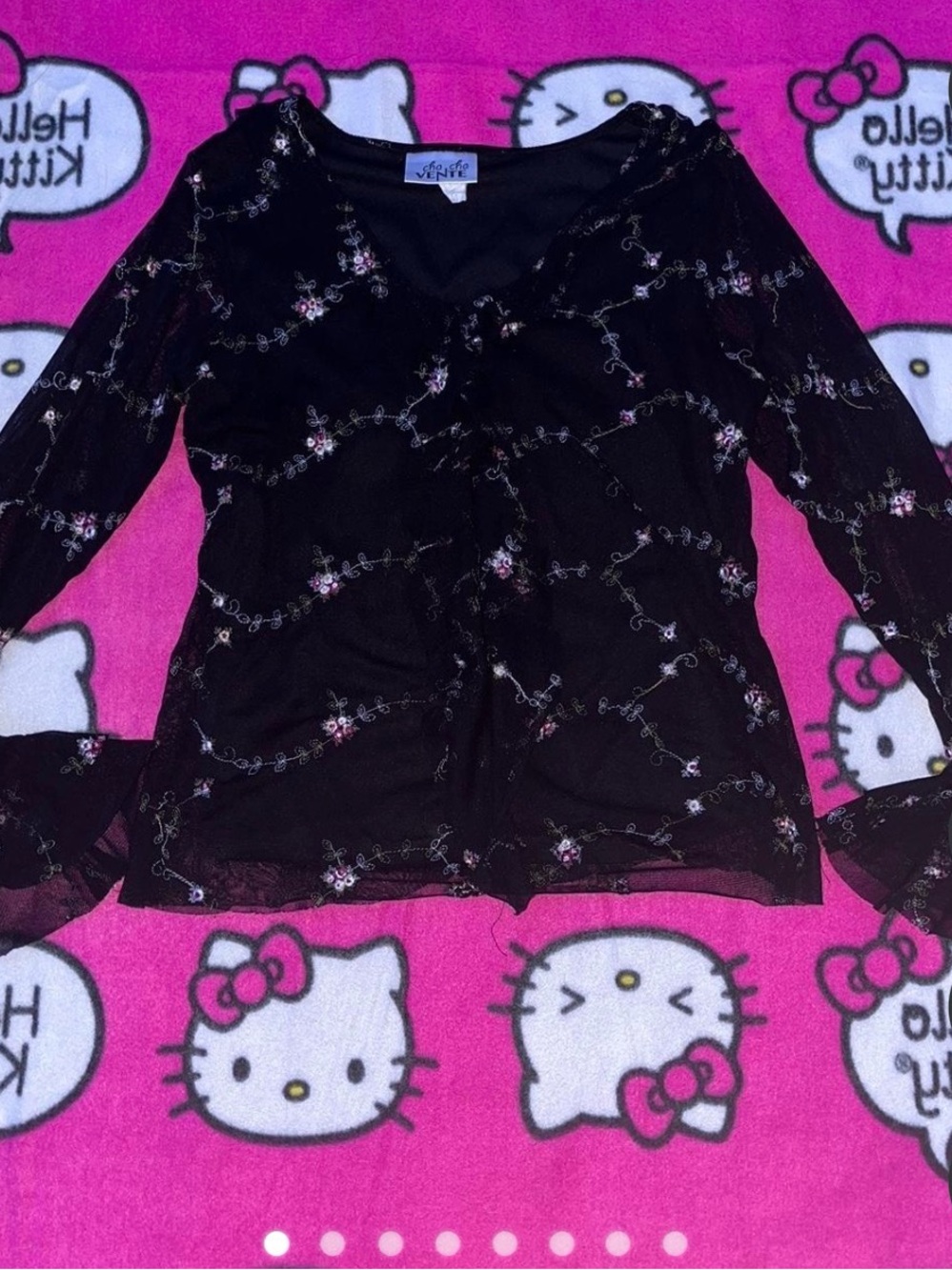 cha cha vente Black Floral Sheer V-Neck Blouse